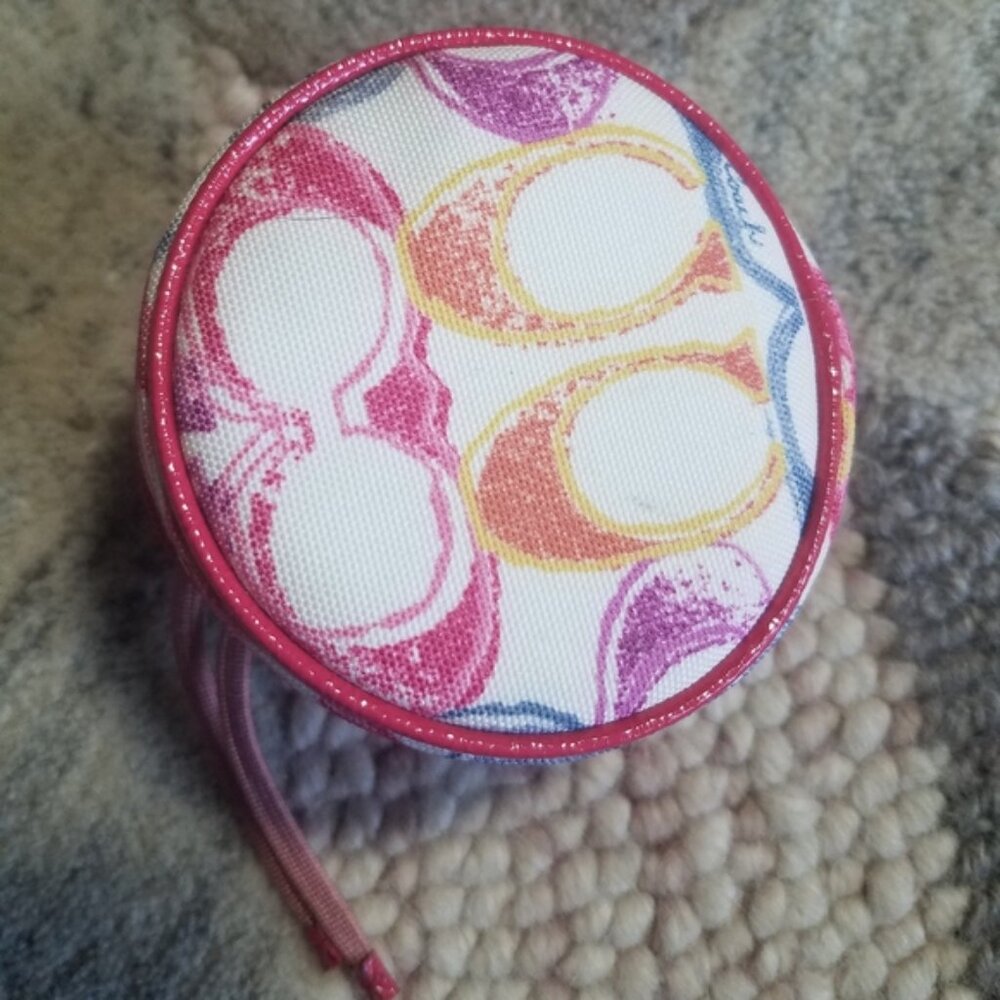🧳 Coach Scribble Signature Round Travel Jewelry Case - Picture 6 of 6